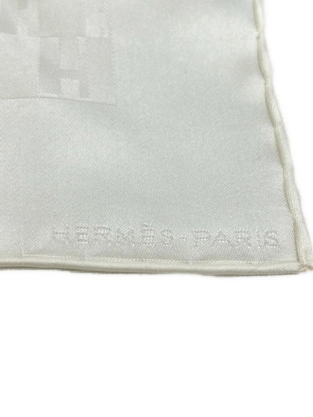 HERMES Callet 40 - Cream Scarf - Picture 2 of 4